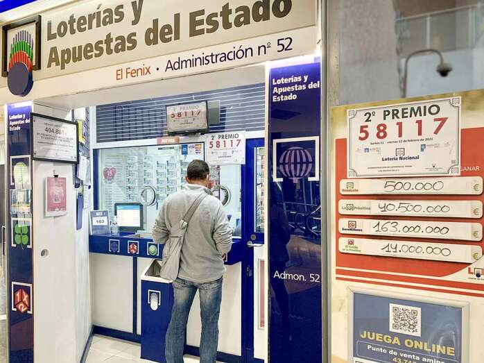 Los teldenses Moisés Moreno y Guayarmina Barreto regentan esta administración / TA